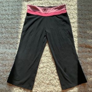 Cropped Yoga Pants from Atmosphere